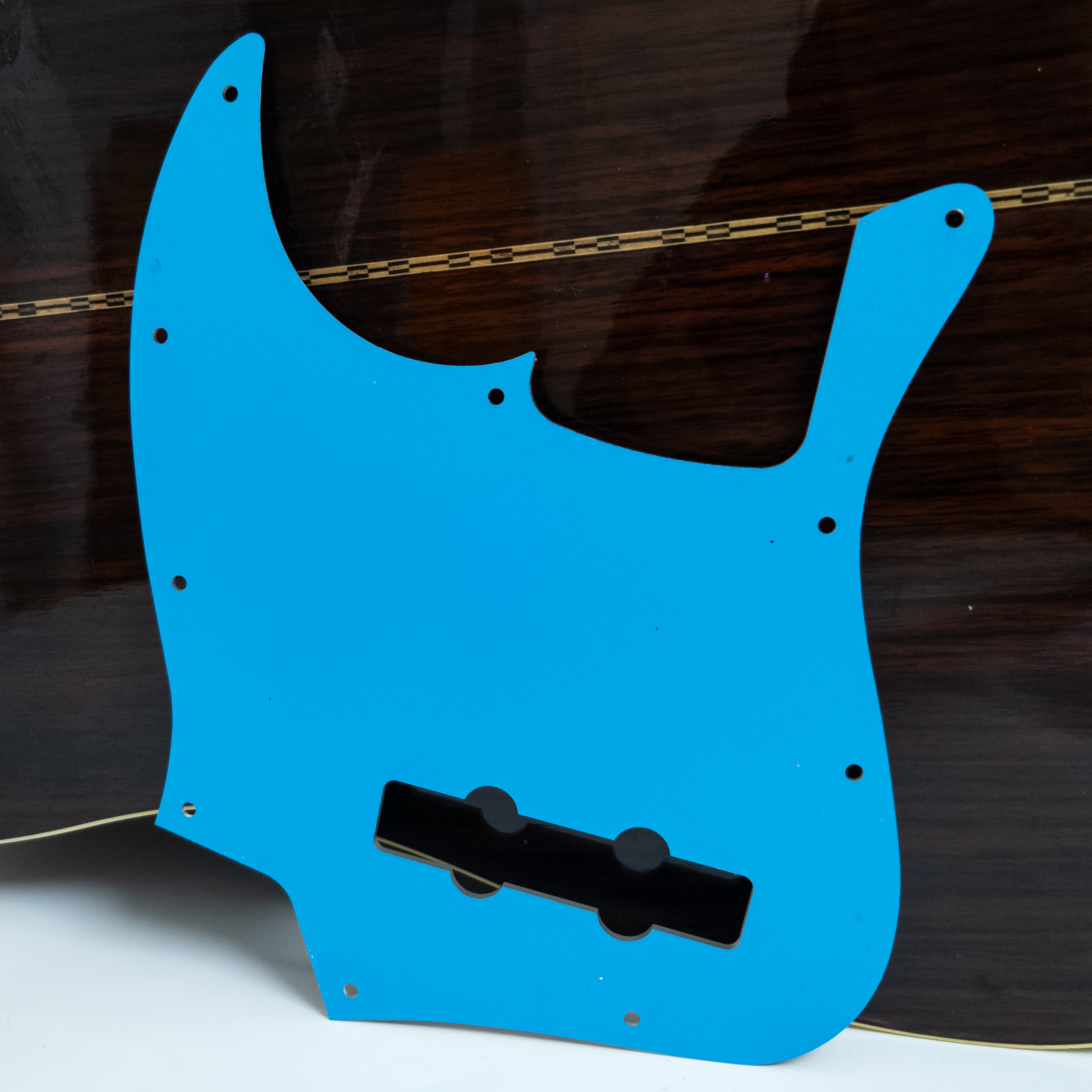 Jazz J Bass Guitar Pickguard 4 - مراجعة Charango 10 String وسعره